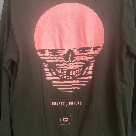 *Host Pick* Preloved chomp black long sleeve shirt - Picture 3 of 4